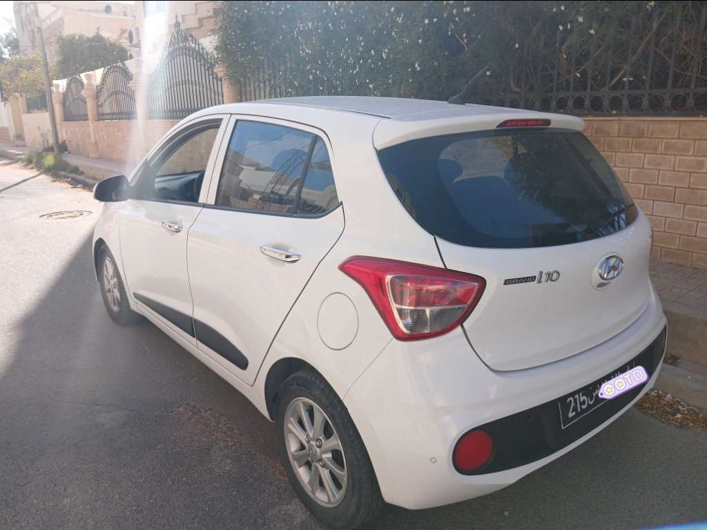 HYUNDAI GRANDE i10 BOÎTE AUTO ESSENCE Tel 24 313 594