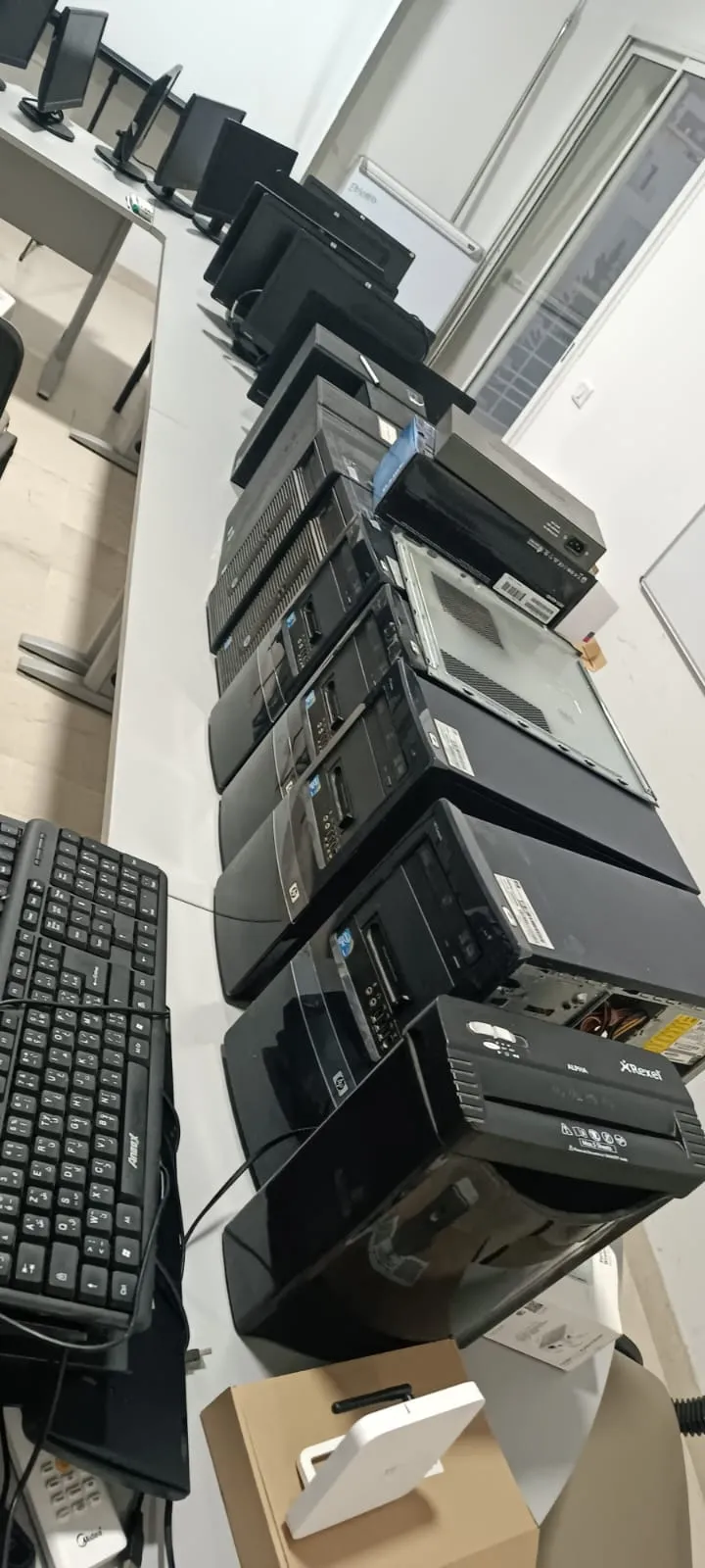 Vente Ordinateurs de bureau (prix négociable)