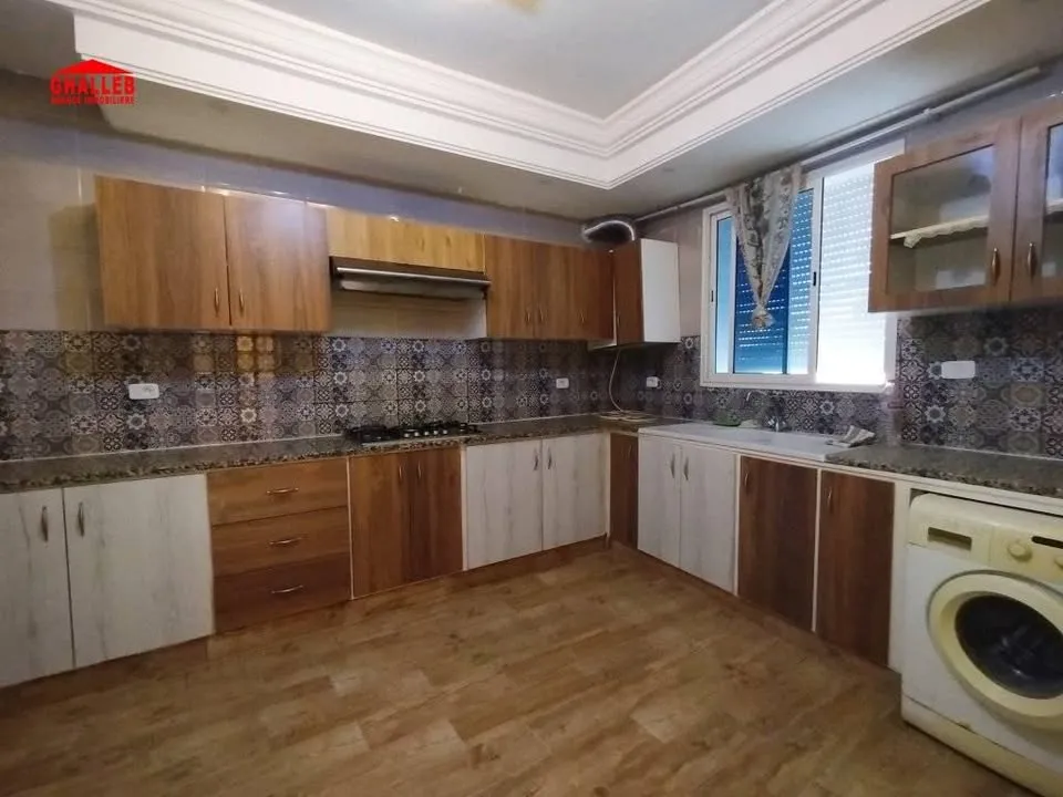 فرصة دار واسعة بالجردة و بلاصة الكرهبة موجودة 