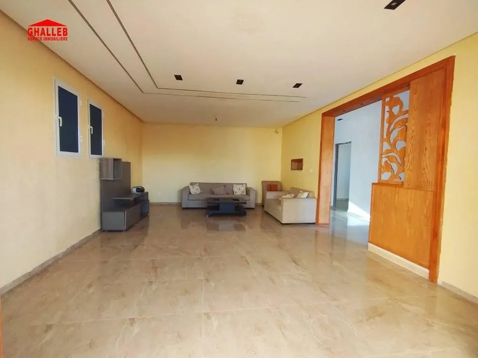 فرصة دار واسعة بالجردة و بلاصة الكرهبة موجودة 