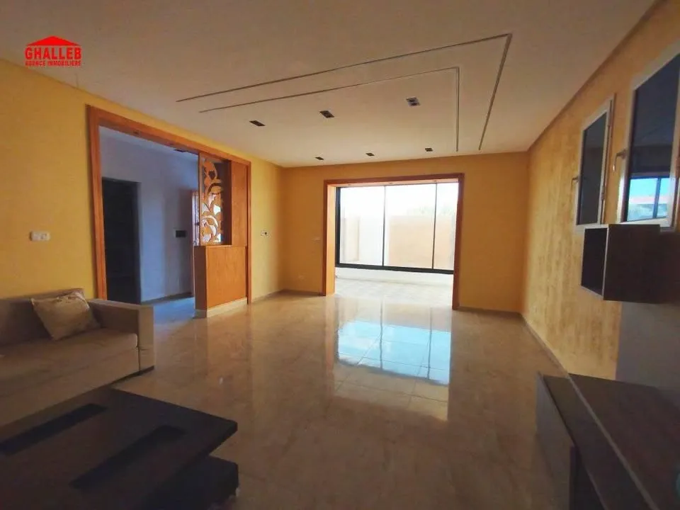 فرصة دار واسعة بالجردة و بلاصة الكرهبة موجودة 