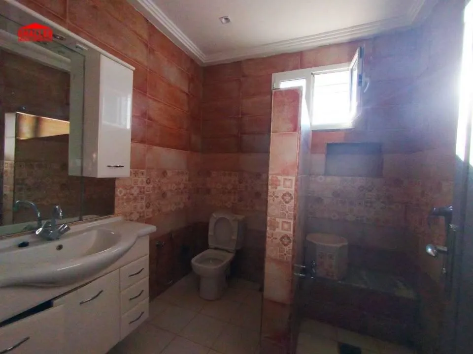 فرصة دار واسعة بالجردة و بلاصة الكرهبة موجودة 