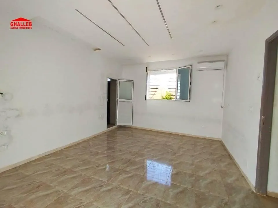 فرصة دار واسعة بالجردة و بلاصة الكرهبة موجودة 