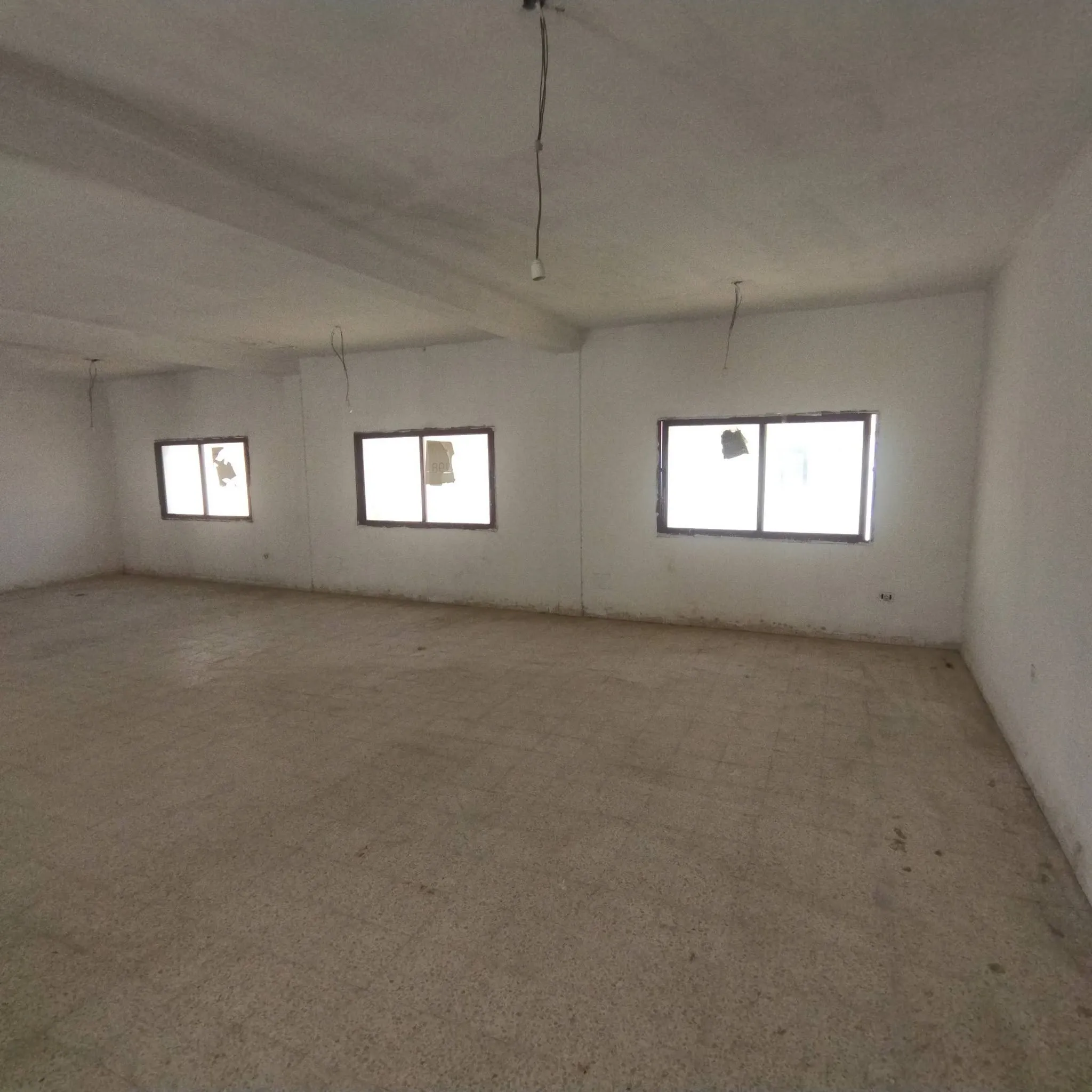 🔴⚫️ HRIMMO – À LOUER | OPEN SPACE DE 200 m² À CHARGUIA
