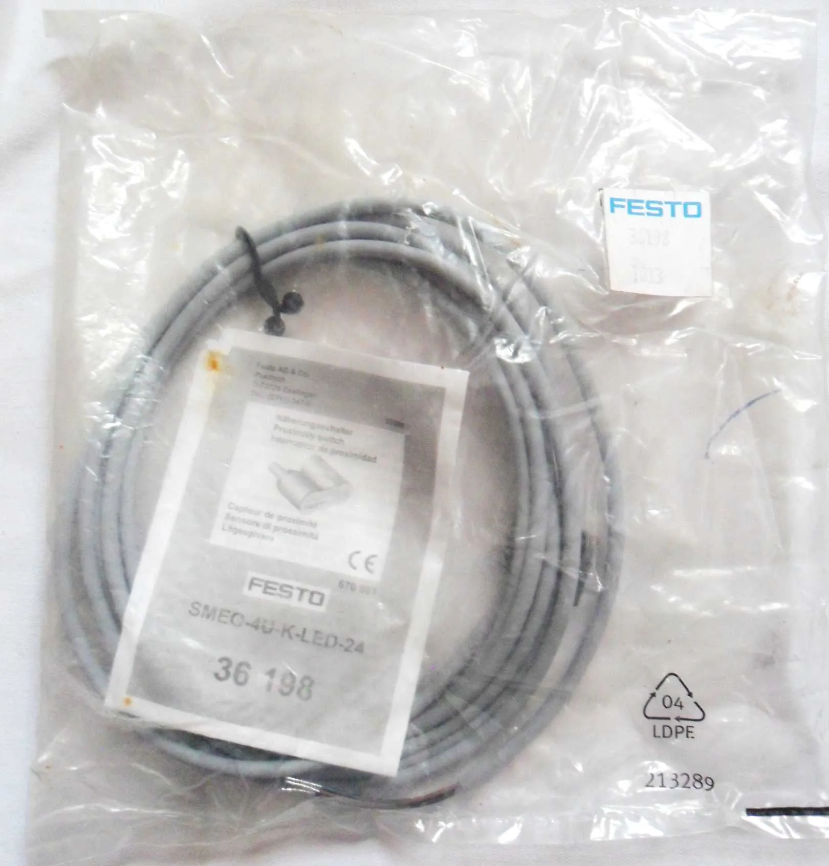 FESTO (vérins, capteur, filtres, connecteurs ...)