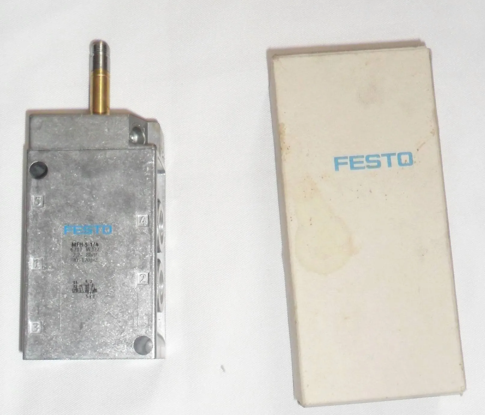 FESTO (vérins, capteur, filtres, connecteurs ...)