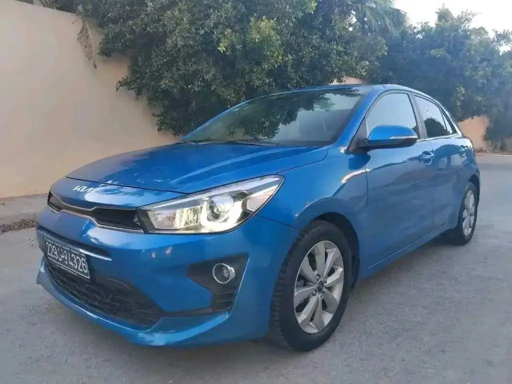 KIA RIO PRESTIGE PREMIÈRE MAIN TRÈS PROPRE