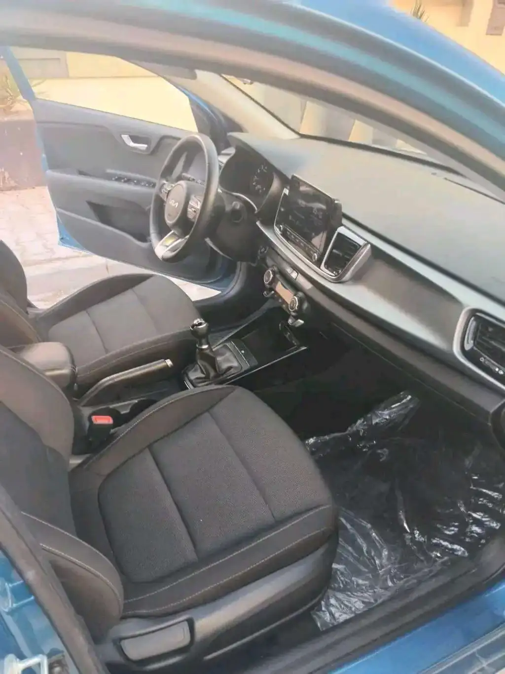 KIA RIO PRESTIGE PREMIÈRE MAIN TRÈS PROPRE
