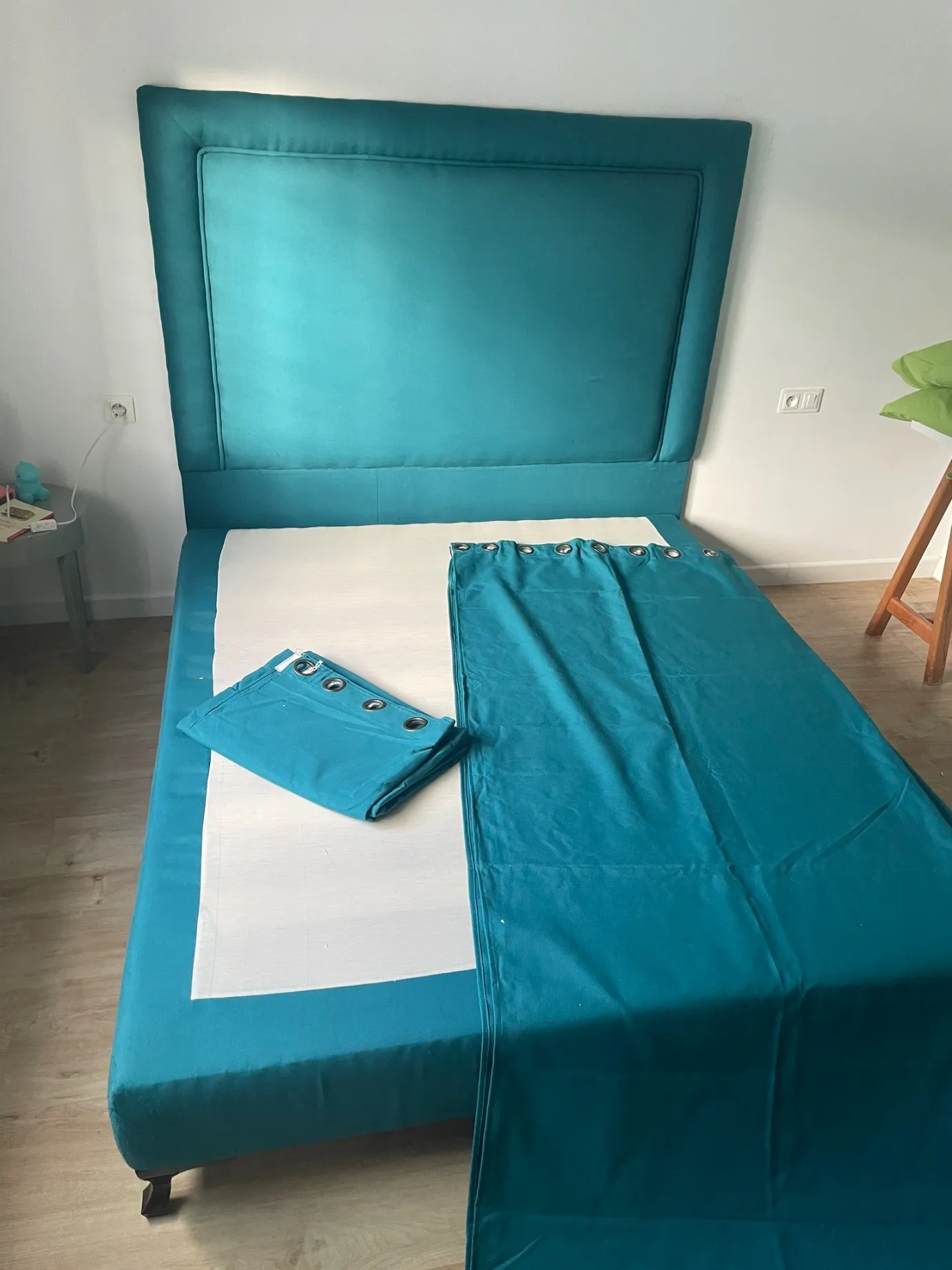 LIT DOUBLE + RIDEAUX