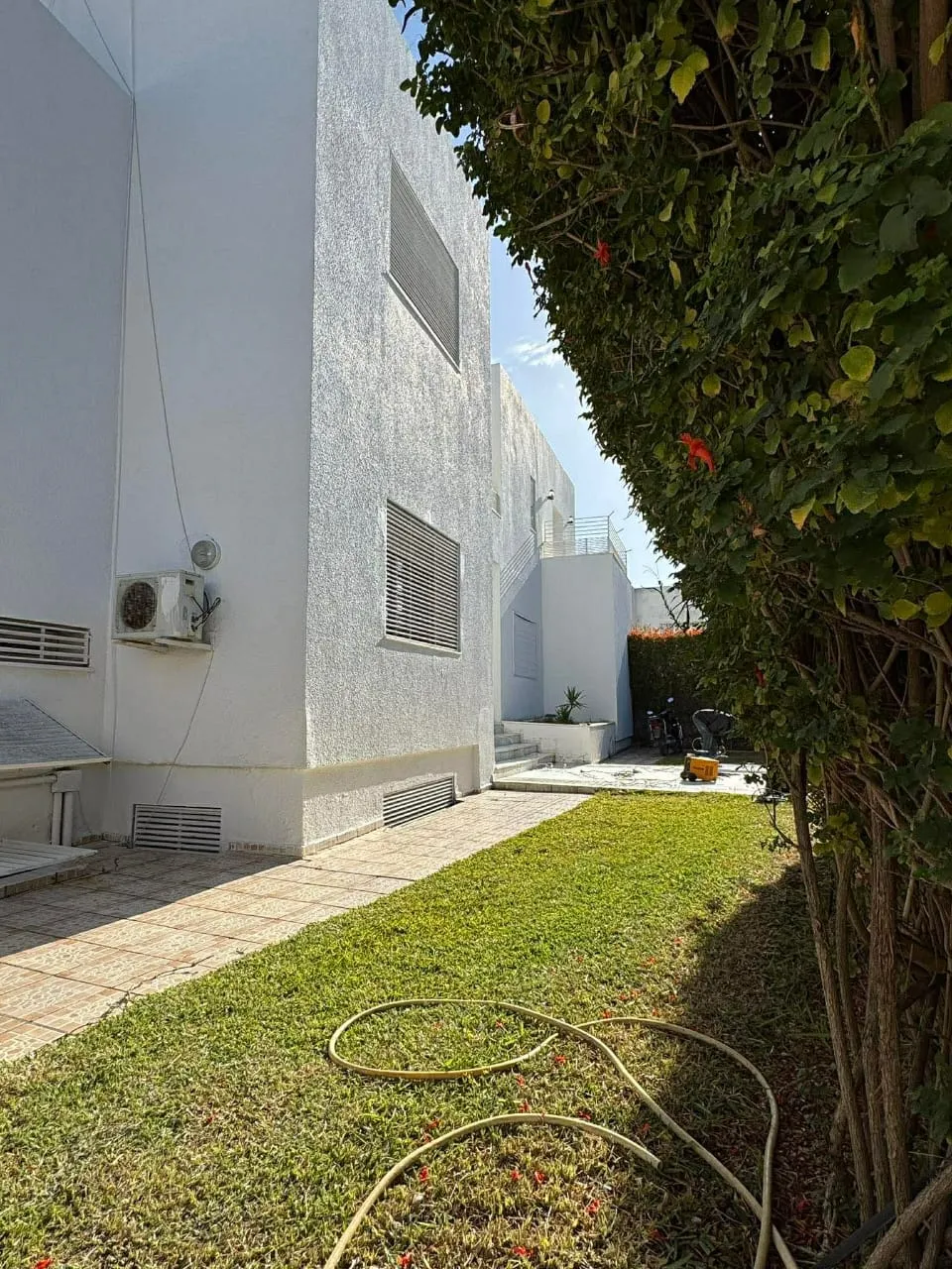 A Louer Villa sur trois niveaux à Menzah 9C