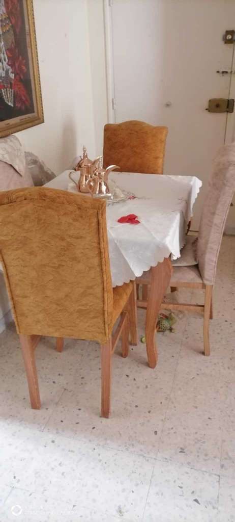 Table a manger et 4 chaises 