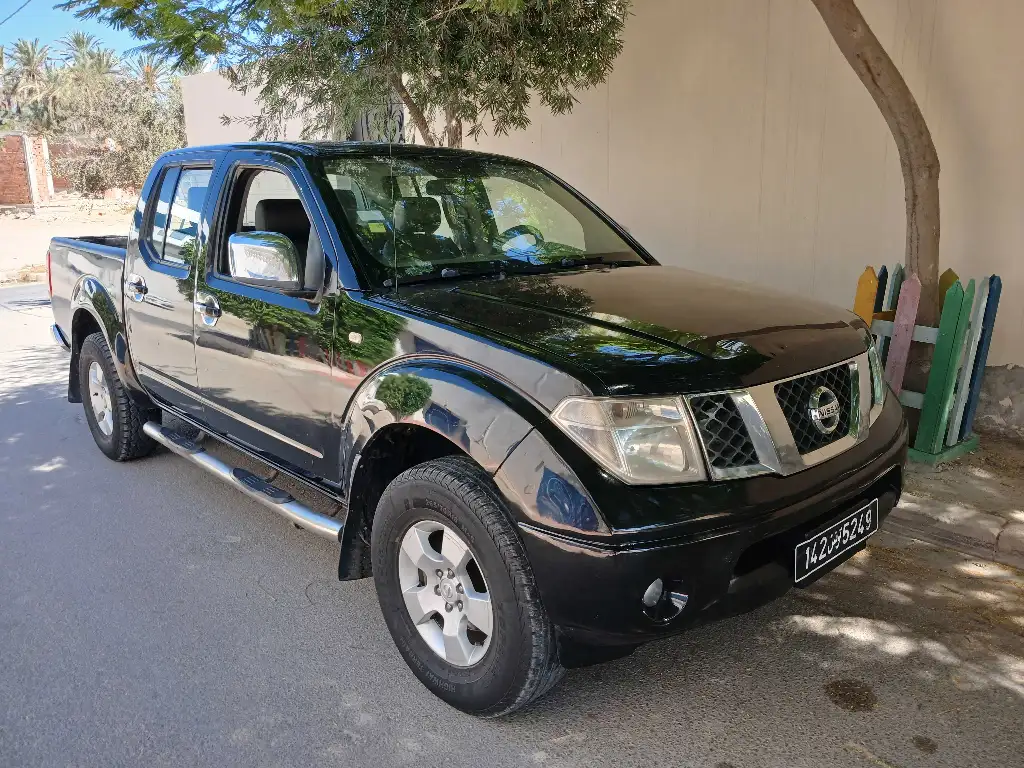 NISSAN NAVARA 4X4 1er main DIESEL Tel 24 313 594