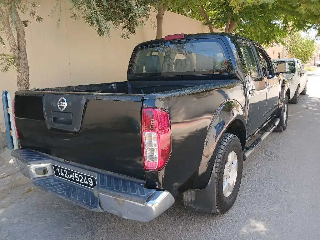 NISSAN NAVARA 4X4 1er main DIESEL Tel 24 313 594