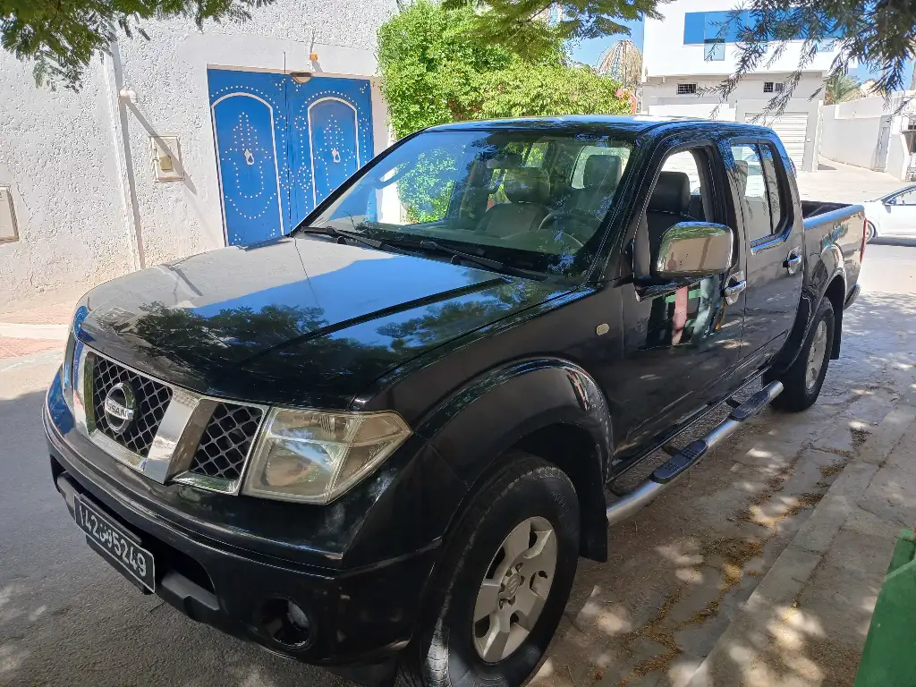 NISSAN NAVARA 4X4 1er main DIESEL Tel 24 313 594