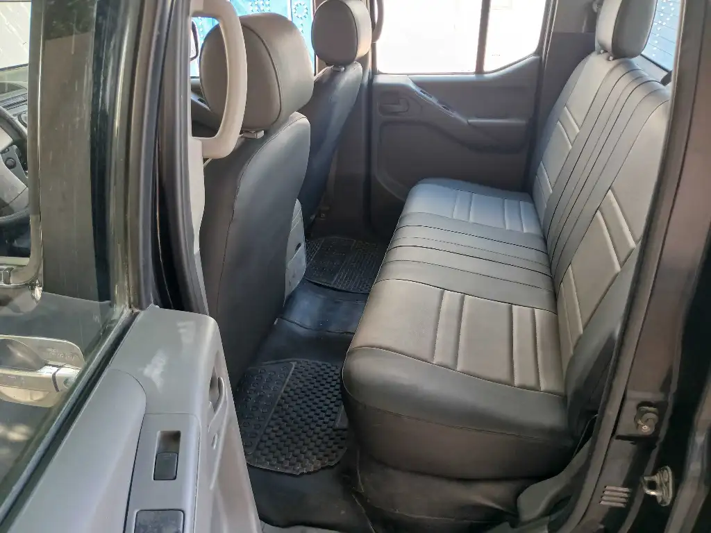 NISSAN NAVARA 4X4 1er main DIESEL Tel 24 313 594