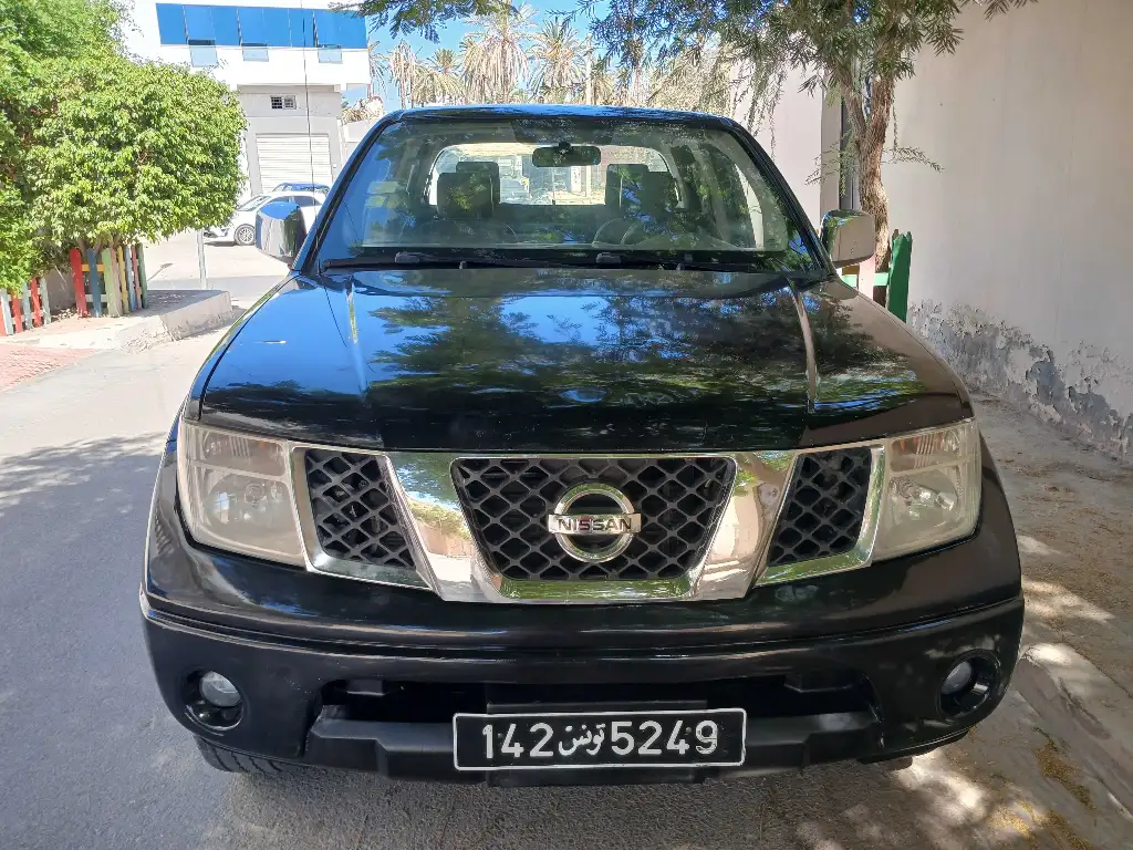 NISSAN NAVARA 4X4 1er main DIESEL Tel 24 313 594