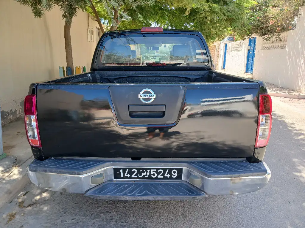 NISSAN NAVARA 4X4 1er main DIESEL Tel 24 313 594