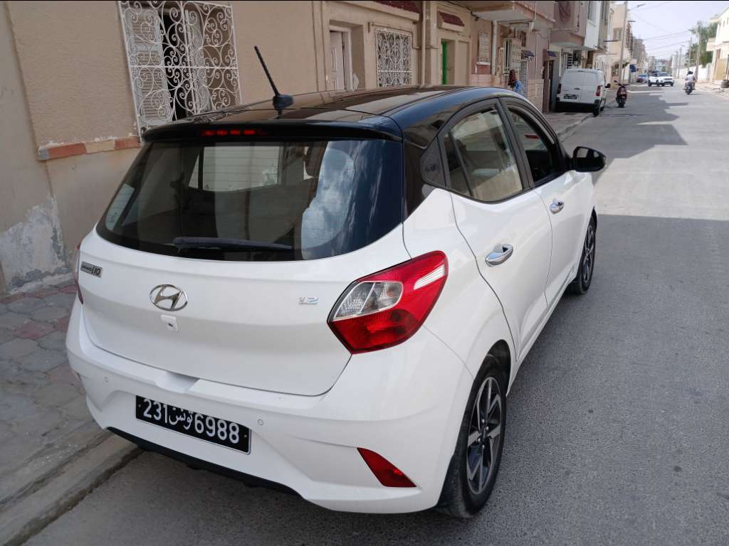 HYUNDAI GRANDE i10 1er main ESSENCE Tel 24 313 594