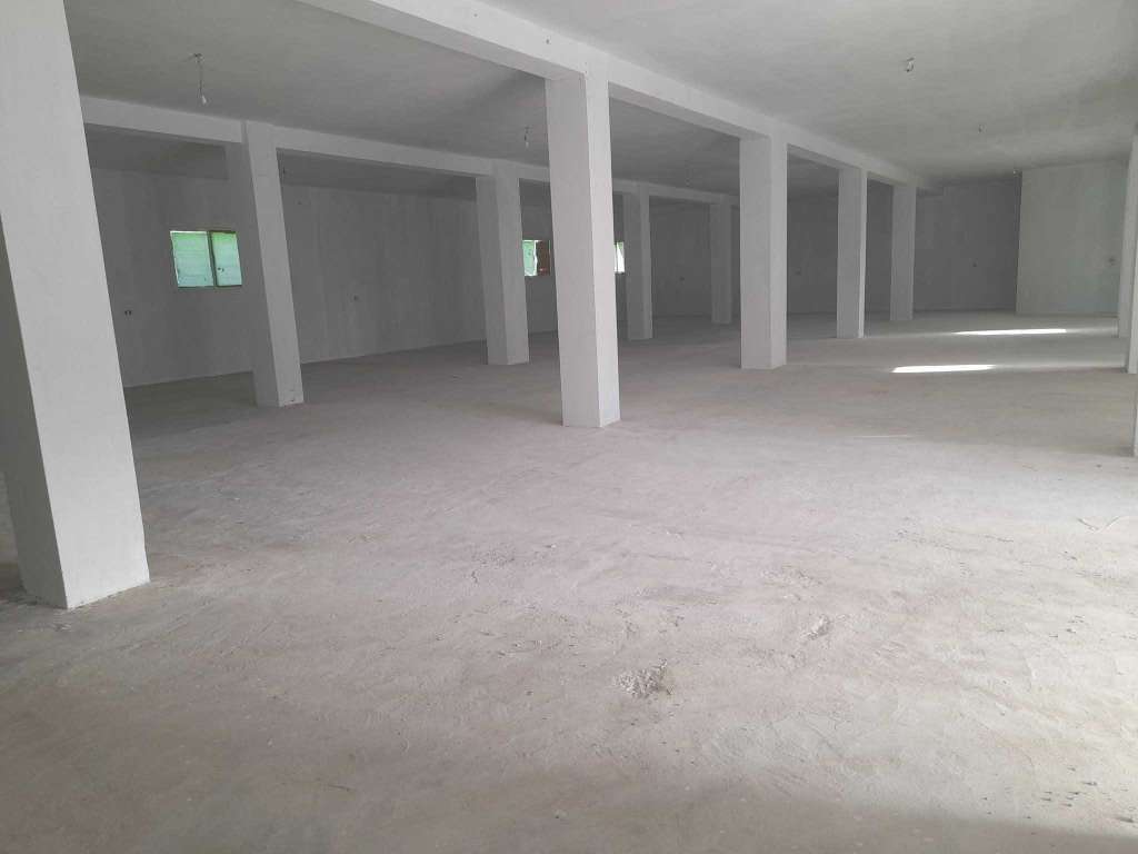 ✨ À LOUER : LOCAL POLYVALENT 700 M² - AKOUDA ✨