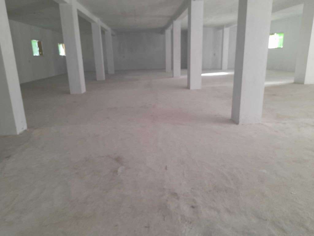 ✨ À LOUER : LOCAL POLYVALENT 700 M² - AKOUDA ✨