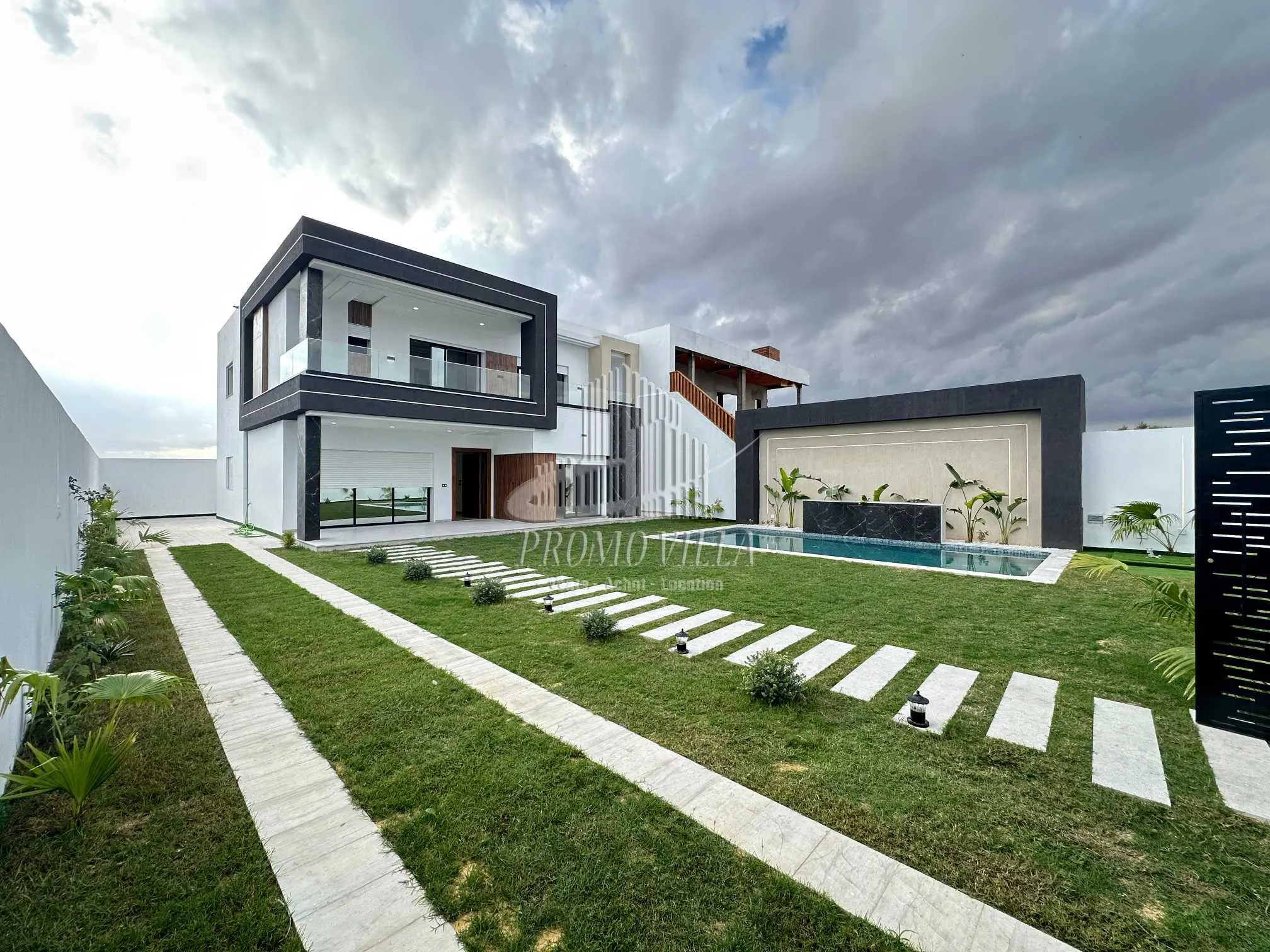 Villa très haut standing loin 900m de la plage