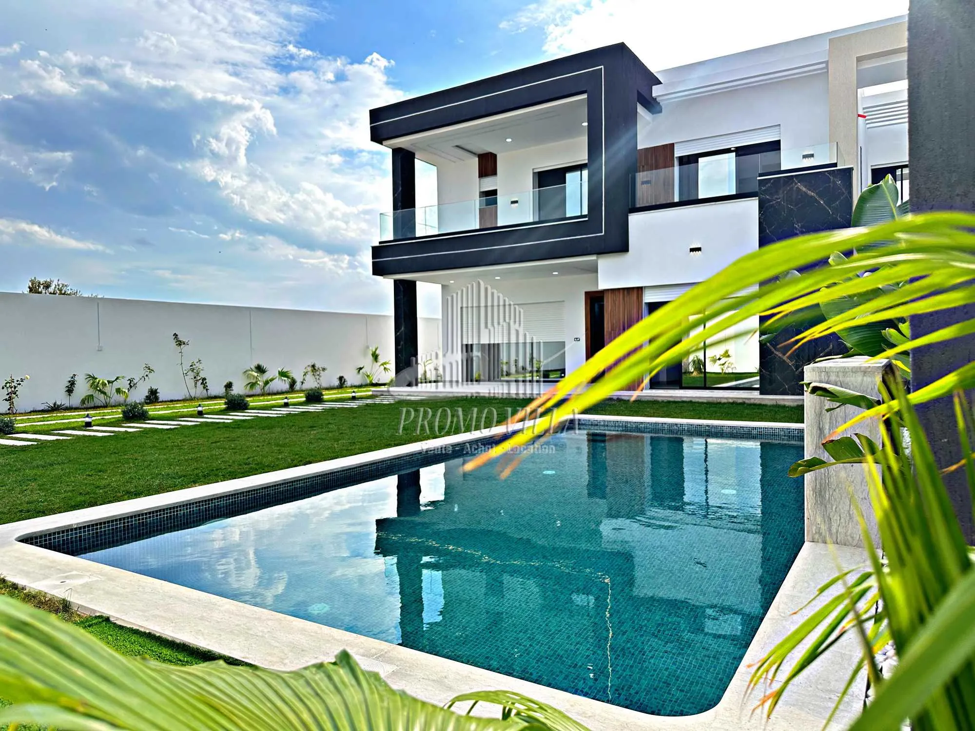 Villa très haut standing loin 900m de la plage