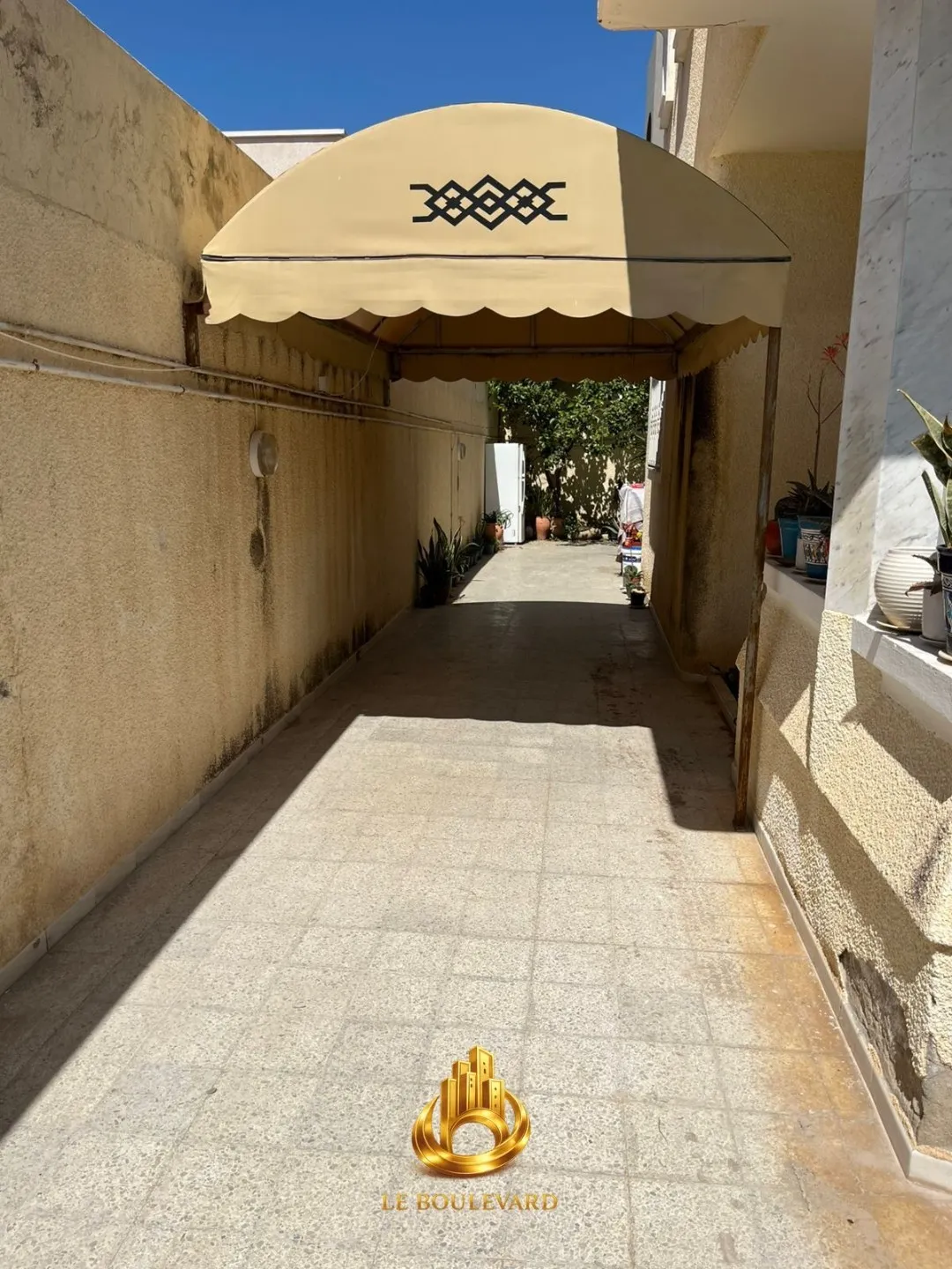 A vendre villa S+4 à Néapolis , Nabeul 