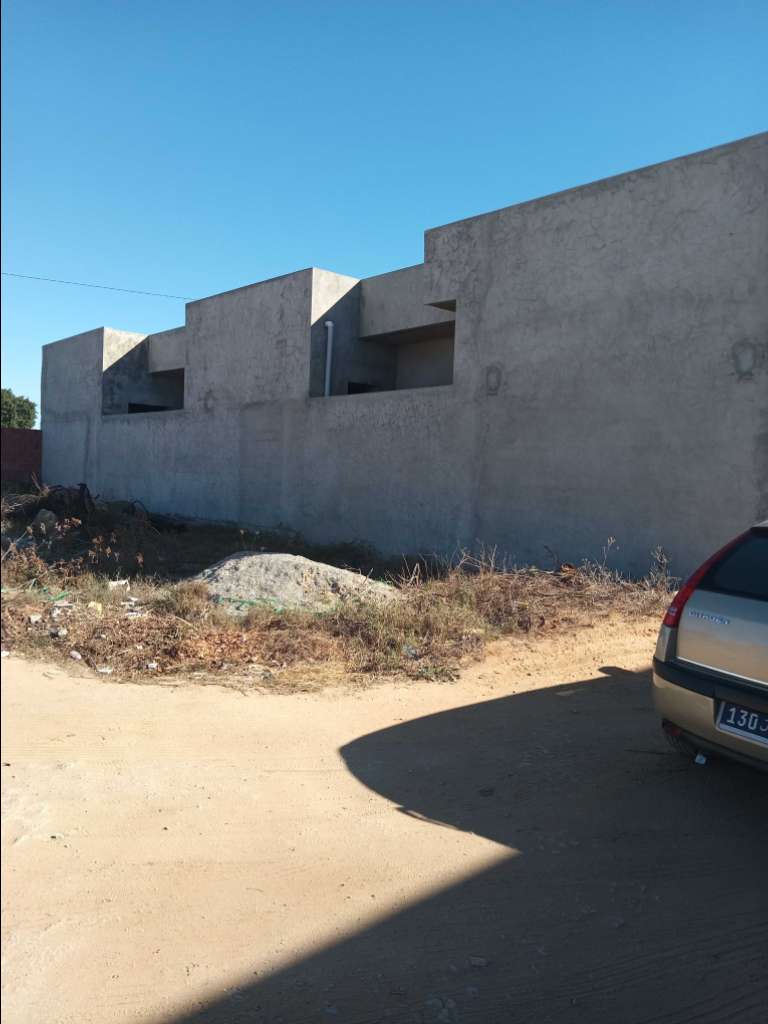 1 villa non achevée 