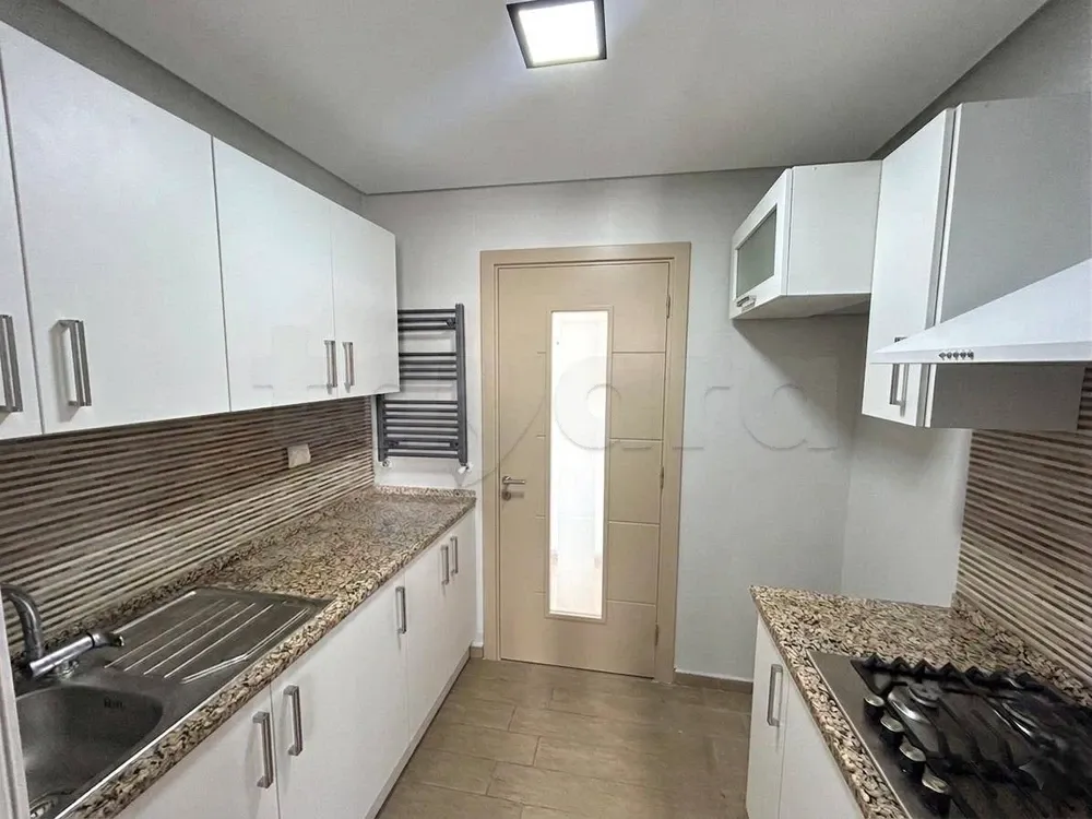 un appartement spacieux s+1a au 2éme étage(doubles ascenseurs) a louer situé a jardin d'el manzah 1