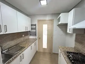 un appartement spacieux s+1a au 2éme étage(doubles ascenseurs) a louer situé a jardin d'el manzah 1