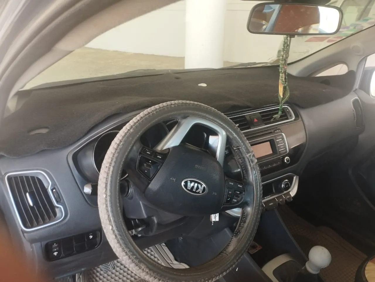 KIA rio sedan très bon état