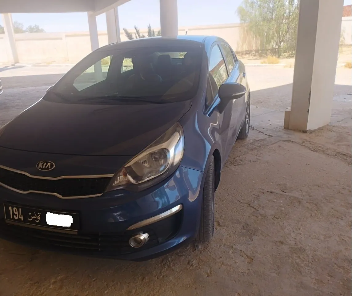 KIA rio sedan très bon état