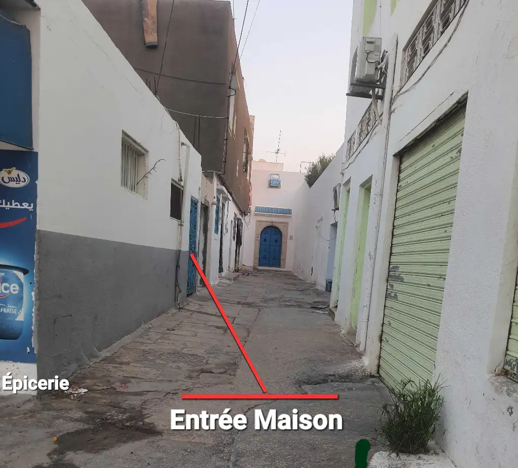 للبيع في قلب قليبية، بالقرب من مسجد سيدي بوضاوي. 205 أمتار مربعة 180 ألف دينار تونسي قابل للنقاش.