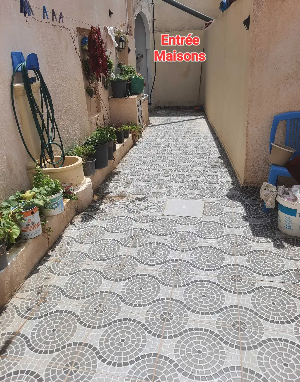للبيع في قلب قليبية، بالقرب من مسجد سيدي بوضاوي. 205 أمتار مربعة 180 ألف دينار تونسي قابل للنقاش.