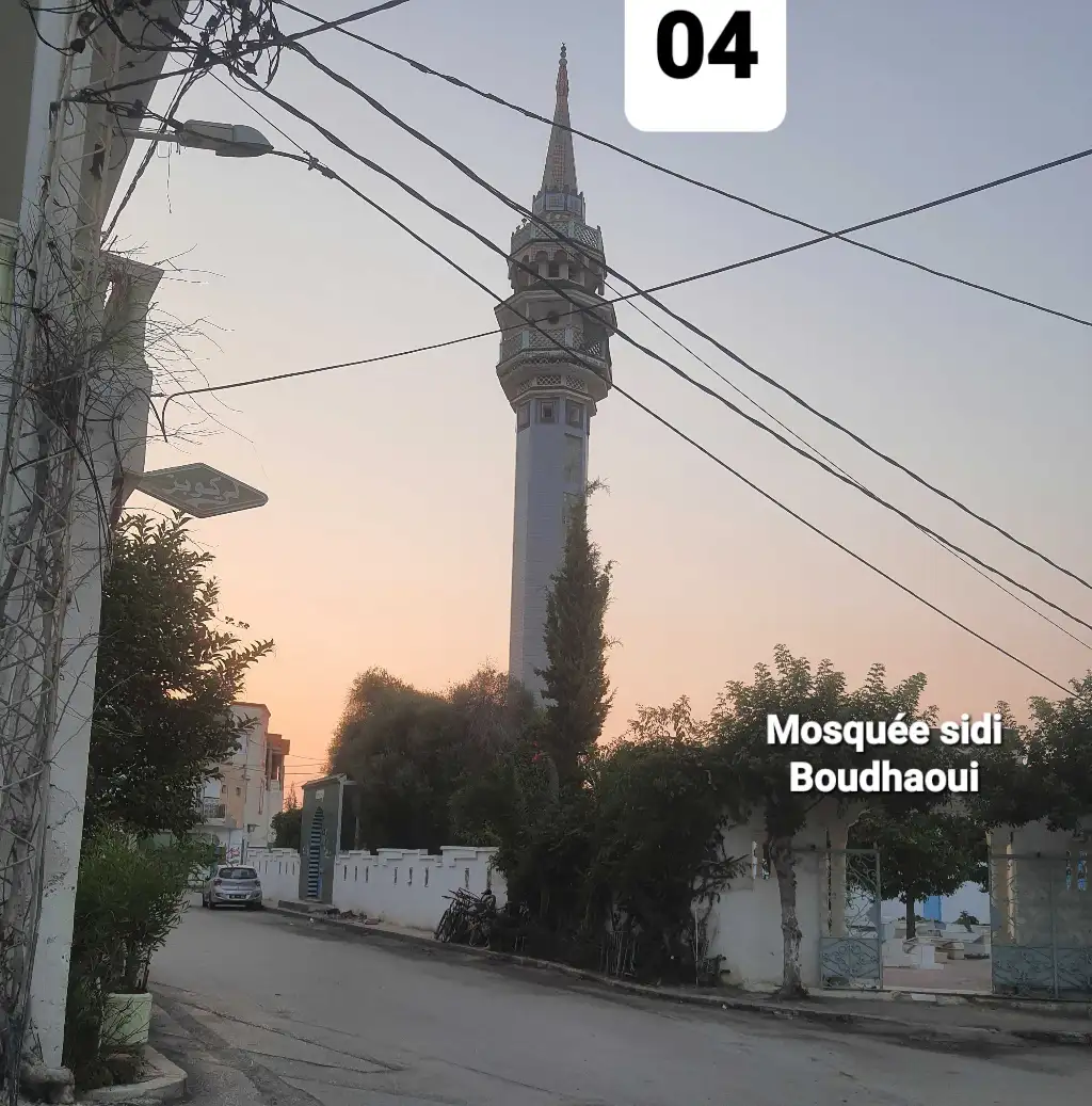 للبيع في قلب قليبية، بالقرب من مسجد سيدي بوضاوي. 205 أمتار مربعة 180 ألف دينار تونسي قابل للنقاش.