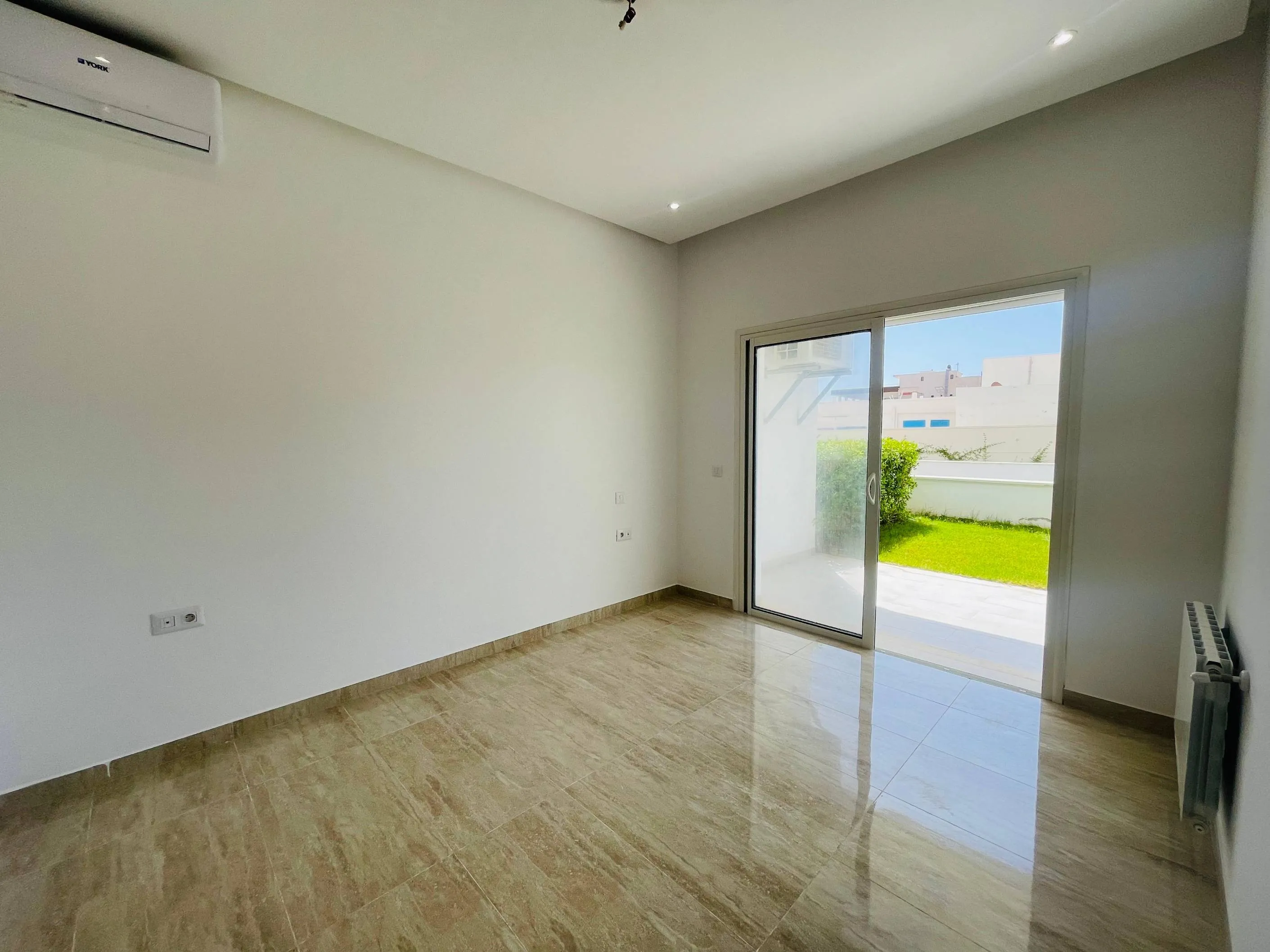 Appartement s+2 avec jardin 