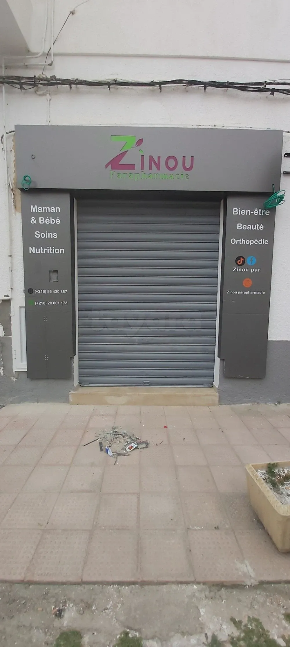 Enseigne et façade à vendre