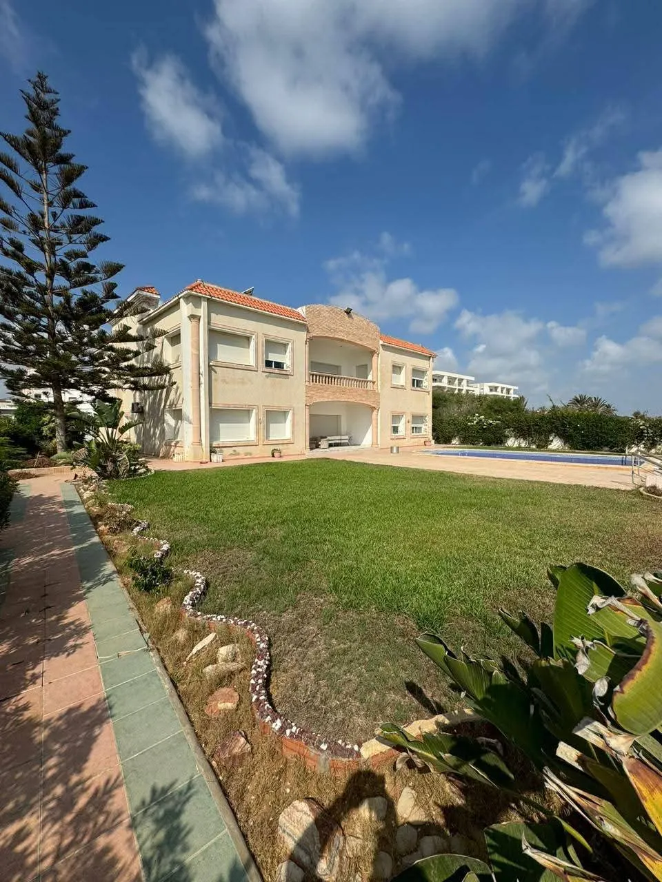 Opportunité villa de maitre frond mer à sousse