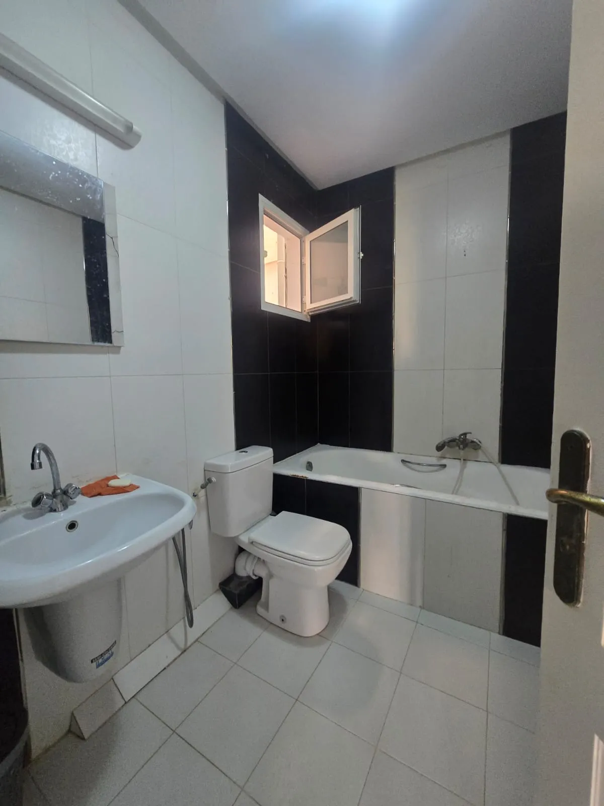À vendre : Appartement  S+2 bon standing à deux pas de la plage  