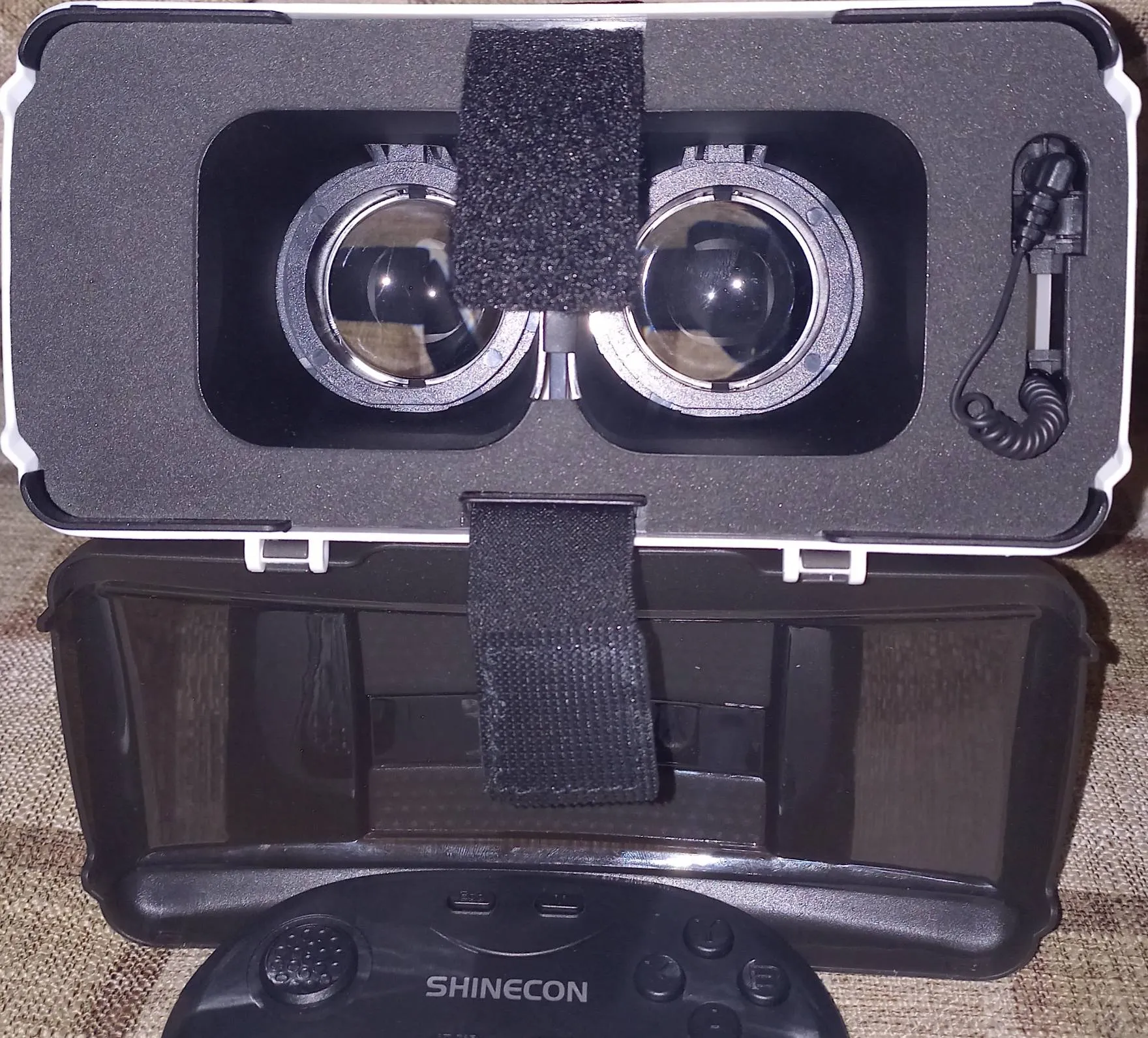 Shinecon VR Box + Manette – Neuf – Importé de France – 120 DT