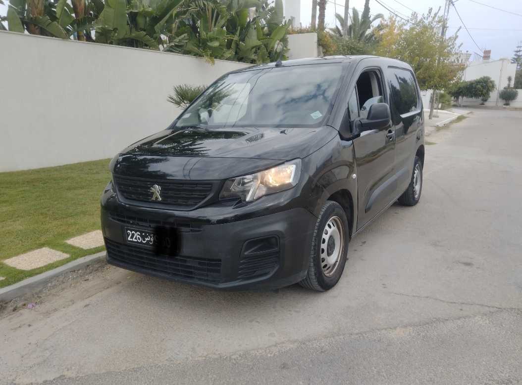 Vente Peugeot Partner noir très bon état 