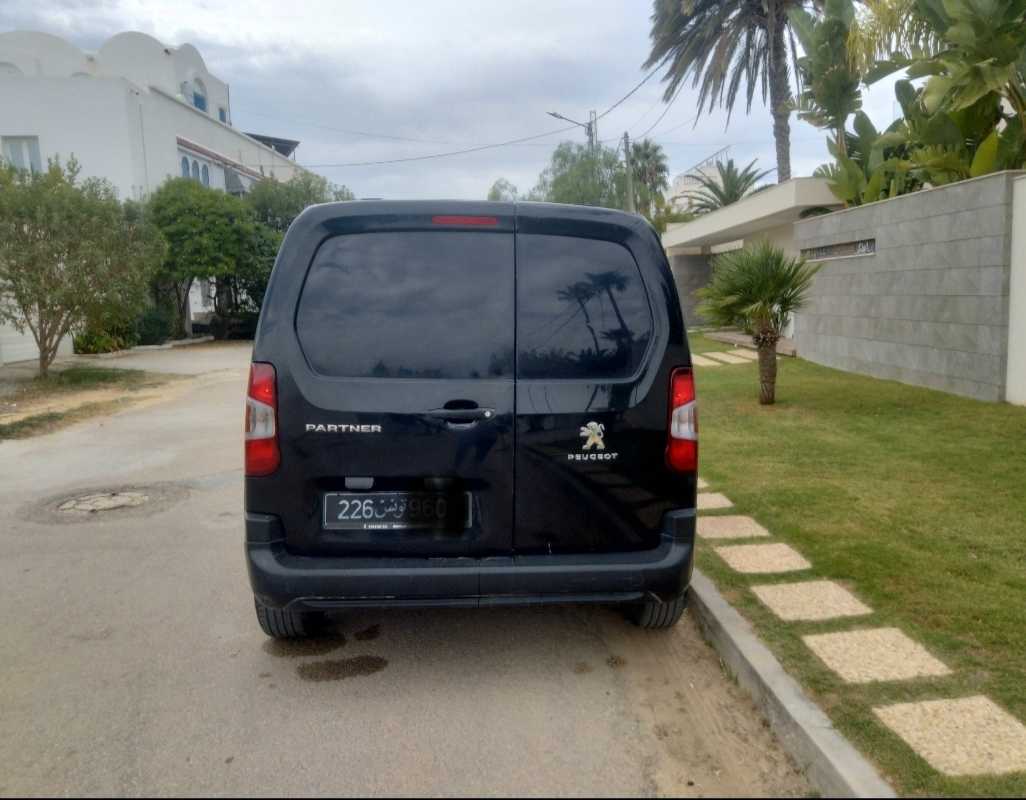 Vente Peugeot Partner noir très bon état