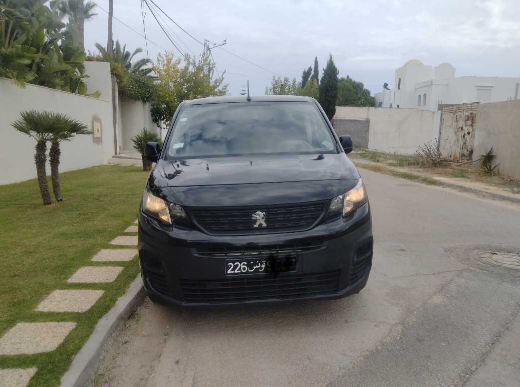 Vente Peugeot Partner noir très bon état
