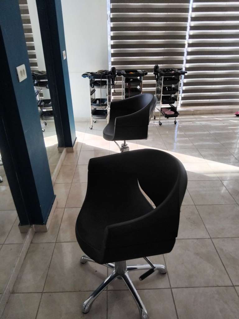 5 Chaise coiffeur femme Alpeda