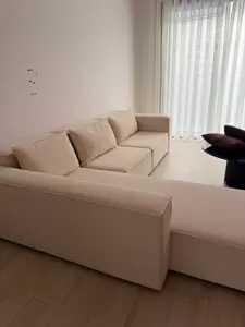 Canapé d'angle en tissu  anti taches beige, acheté il y a moins d’un an