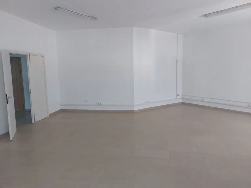 Bureau 180 m² à El Mghira