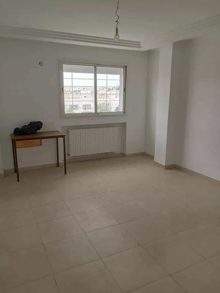 un appartement s+2 au 4éme étage(sans ascenseur) a louer situé a Bardo sur route x