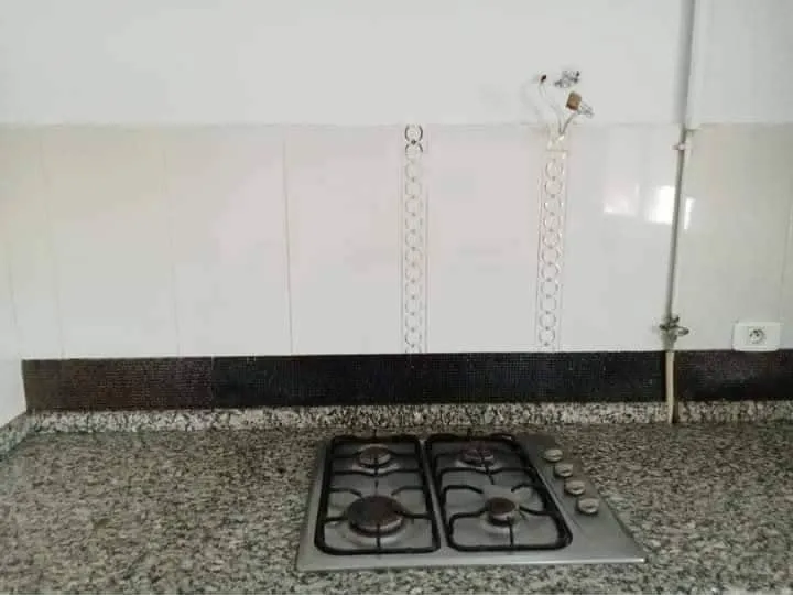un appartement s+2 au 4éme étage(sans ascenseur) a louer situé a Bardo sur route x