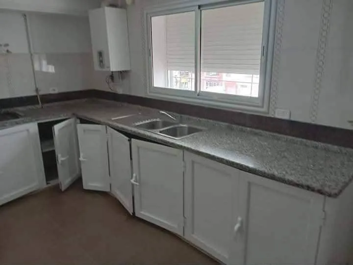 un appartement s+2 au 4éme étage(sans ascenseur) a louer situé a Bardo sur route x