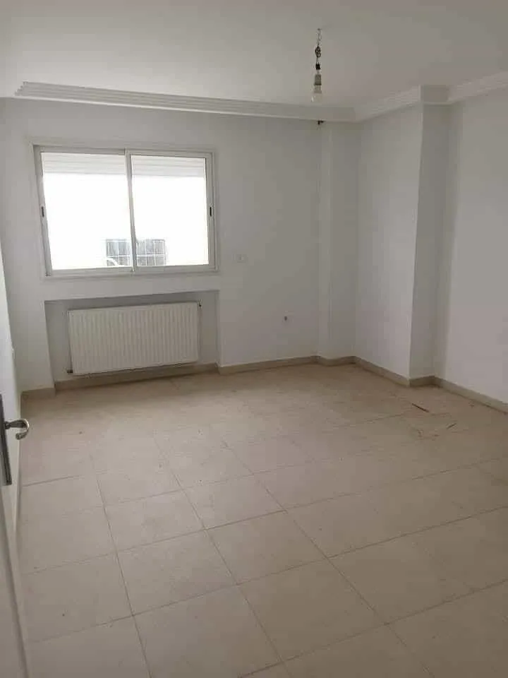 un appartement s+2 au 4éme étage(sans ascenseur) a louer situé a Bardo sur route x